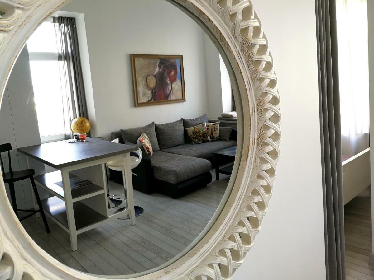 Vilnius Apartment With Stained Glass المظهر الخارجي الصورة